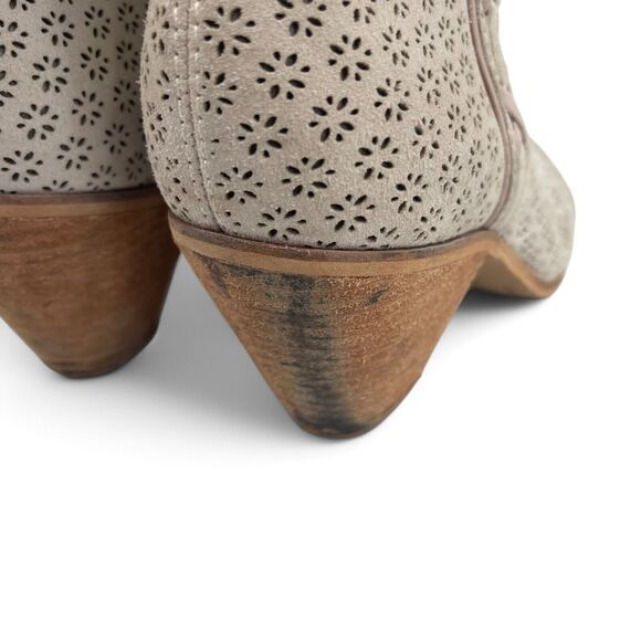 Frye & Co White Maley Perforated Ankle Bootie 7.5 Suede Western Boho Hippy - Picture 8 of 11
